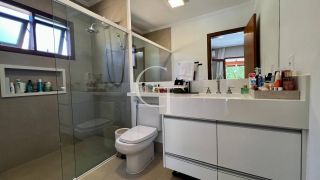 Refúgio Contemporâneo na Fazenda Vila Real com Vista permanente para a mata, 5 suítes e piscina com prainha