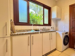 Refúgio Contemporâneo na Fazenda Vila Real com Vista permanente para a mata, 5 suítes e piscina com prainha