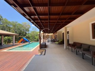 Refúgio Contemporâneo na Fazenda Vila Real com Vista permanente para a mata, 5 suítes e piscina com prainha