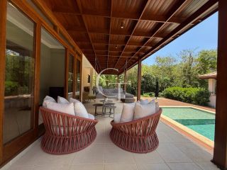 Refúgio Contemporâneo na Fazenda Vila Real com Vista permanente para a mata, 5 suítes e piscina com prainha