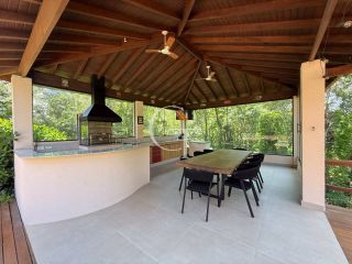 Refúgio Contemporâneo na Fazenda Vila Real com Vista permanente para a mata, 5 suítes e piscina com prainha