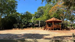 Refúgio Contemporâneo na Fazenda Vila Real com Vista permanente para a mata, 5 suítes e piscina com prainha