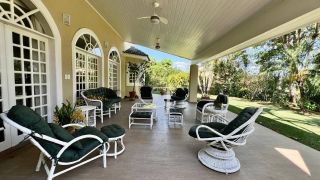 Casa estilo Colonial com Arquitetura Atemporal em Meio à Natureza no Condomínio Fazenda Vila Real -