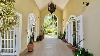 Casa estilo Colonial com Arquitetura Atemporal em Meio à Natureza no Condomínio Fazenda Vila Real -