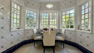 Casa estilo Colonial com Arquitetura Atemporal em Meio à Natureza no Condomínio Fazenda Vila Real -