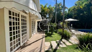 Casa estilo Colonial com Arquitetura Atemporal em Meio à Natureza no Condomínio Fazenda Vila Real -