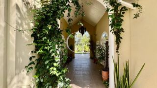 Casa estilo Colonial com Arquitetura Atemporal em Meio à Natureza no Condomínio Fazenda Vila Real -