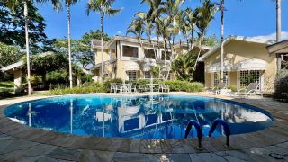Casa estilo Colonial com Arquitetura Atemporal em Meio à Natureza no Condomínio Fazenda Vila Real -