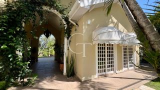 Casa estilo Colonial com Arquitetura Atemporal em Meio à Natureza no Condomínio Fazenda Vila Real -