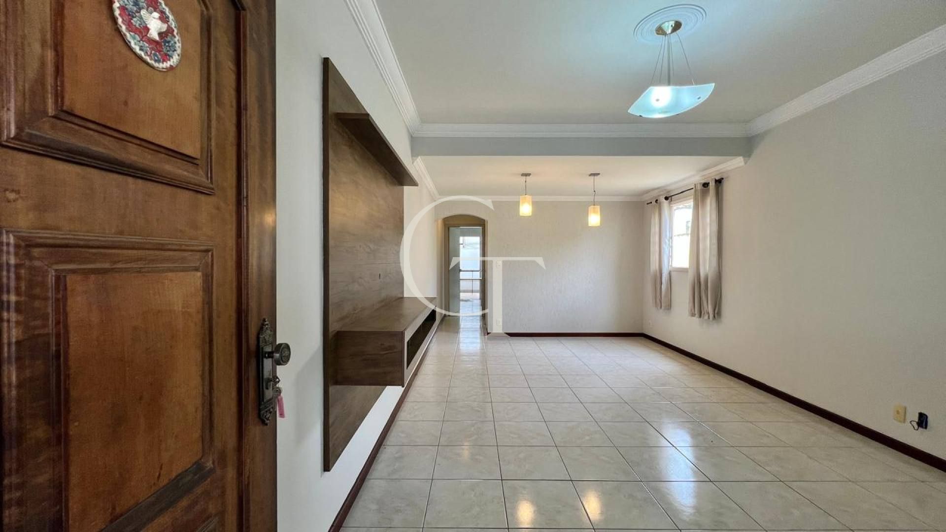 Casa á Venda com 3 quartos sendo Suíte e Churrasqueira no Condomínio Riviera, Itu