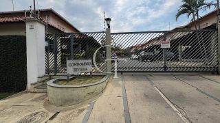Casa á Venda com 3 quartos sendo Suíte e Churrasqueira no Condomínio Riviera, Itu