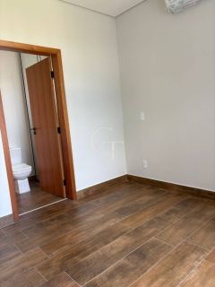 Casa Nova á Venda com 4 Suítes e Piscina no Condomínio Portal dos Bandeirantes- Salto