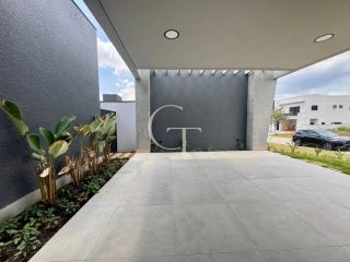 Casa Nova e Moderna com Piscina e 3 Suítes no Condomínio Alphaville Castelo Itu