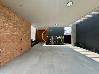 Casa Nova e Moderna com Piscina e 3 Suítes no Condomínio Alphaville Castelo Itu