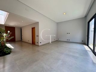 Casa Nova e Moderna com Piscina e 3 Suítes no Condomínio Alphaville Castelo Itu