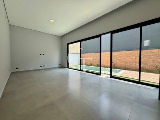 Casa Nova e Moderna com Piscina e 3 Suítes no Condomínio Alphaville Castelo Itu