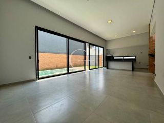 Casa Nova e Moderna com Piscina e 3 Suítes no Condomínio Alphaville Castelo Itu