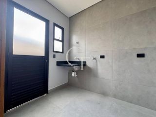 Casa Nova e Moderna com Piscina e 3 Suítes no Condomínio Alphaville Castelo Itu
