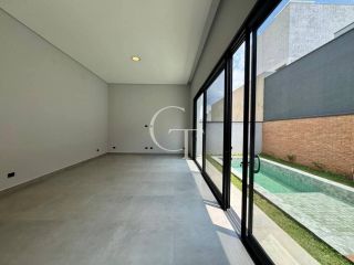 Casa Nova e Moderna com Piscina e 3 Suítes no Condomínio Alphaville Castelo Itu