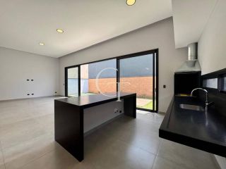 Casa Nova e Moderna com Piscina e 3 Suítes no Condomínio Alphaville Castelo Itu