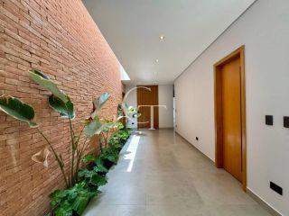 Casa Nova e Moderna com Piscina e 3 Suítes no Condomínio Alphaville Castelo Itu