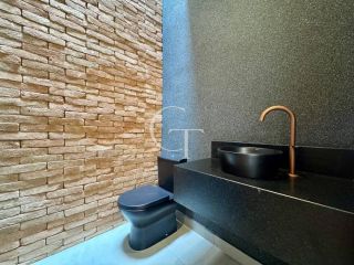 Casa Nova e Moderna com Piscina e 3 Suítes no Condomínio Alphaville Castelo Itu