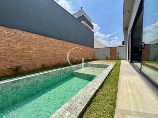 Casa Nova e Moderna com Piscina e 3 Suítes no Condomínio Alphaville Castelo Itu