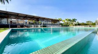 Casa Nova e Moderna com Piscina e 3 Suítes no Condomínio Alphaville Castelo Itu