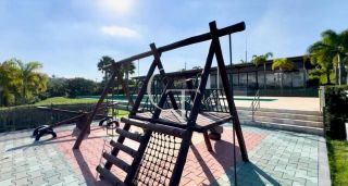 Casa Nova e Moderna com Piscina e 3 Suítes no Condomínio Alphaville Castelo Itu