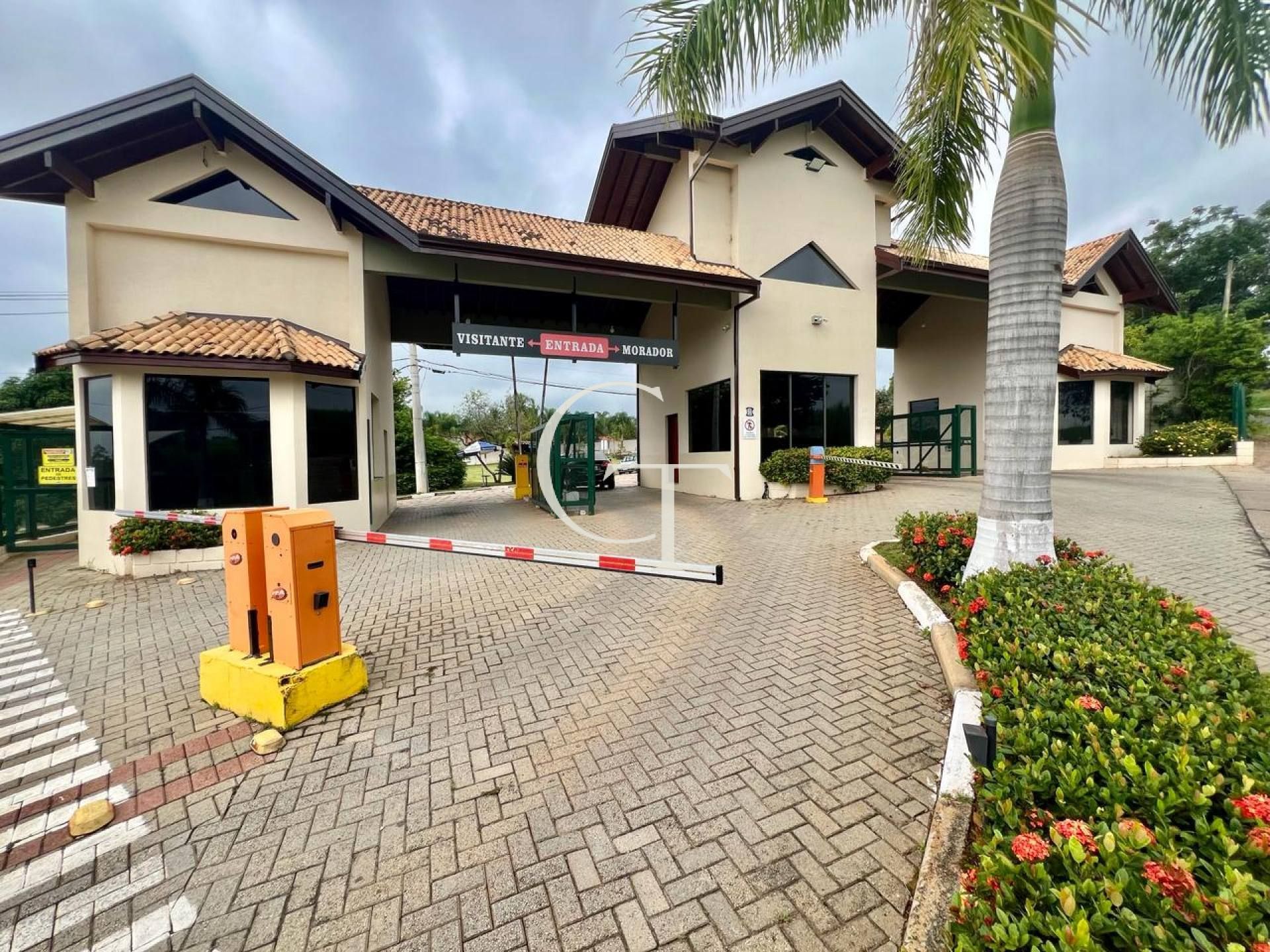 Chácara com Piscina no Condomínio Santa Inês em Itu