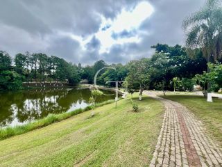 Chácara com Piscina no Condomínio Santa Inês em Itu