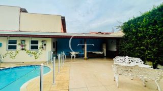 Casa de Condomínio térrea com 3 suítes, piscina R$1.060.000