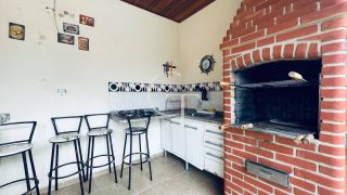 Casa de Condomínio térrea com 3 suítes, piscina R$1.060.000