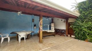 Casa de Condomínio térrea com 3 suítes, piscina R$1.060.000