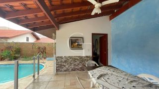 Casa de Condomínio térrea com 3 suítes, piscina R$1.060.000