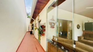 Casa de Condomínio térrea com 3 suítes, piscina R$1.060.000