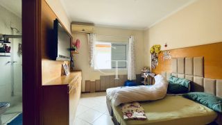 Casa de Condomínio térrea com 3 suítes, piscina R$1.060.000