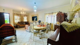 Casa de Condomínio térrea com 3 suítes, piscina R$1.060.000