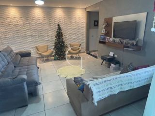 Casa com Piscina e 4 Dormitórios no Potiguara em Itu