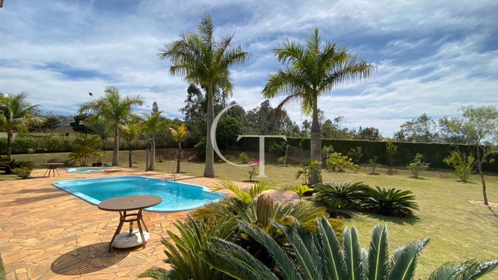 Chácara Mobiliada Para venda ou locação com 03 suítes no Condomínio Terras Di Leonardi em Itu