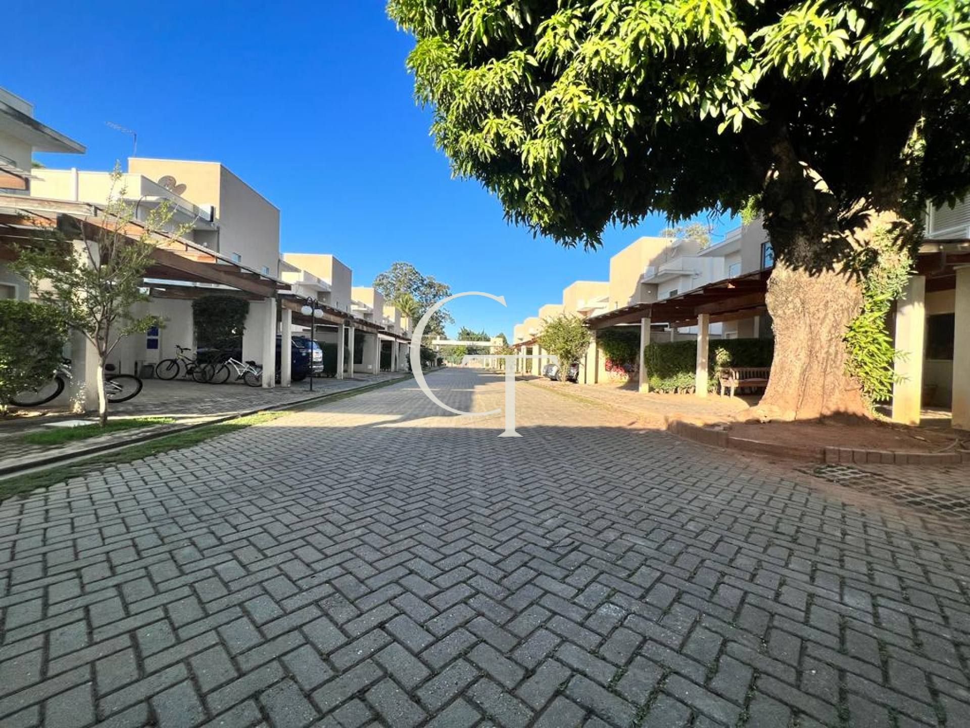 Casa de Condomínio Para Alugar com 03 quartos 01 suítes no bairro Pinheirinho em Itu