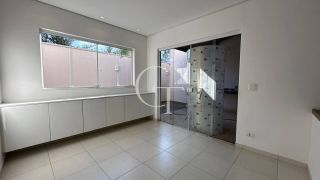 Casa de Condomínio Para Alugar com 03 quartos 01 suítes no bairro Pinheirinho em Itu