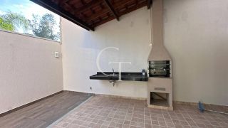 Casa de Condomínio Para Alugar com 03 quartos 01 suítes no bairro Pinheirinho em Itu