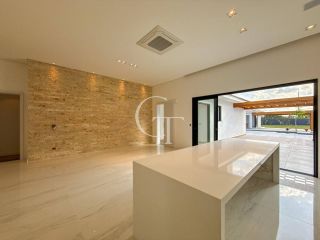 Casa térrea de luxo com 5 suítes e piscina no Condomínio Xapada Parque em Itu