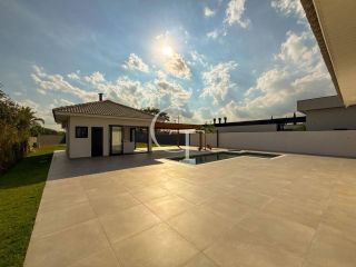 Casa térrea de luxo com 5 suítes e piscina no Condomínio Xapada Parque em Itu