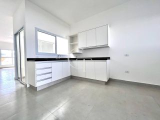 Casa térrea com três suítes e quintal amplo para locação no Condomínio Garden Ville