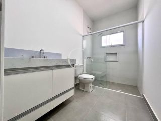 Casa térrea com três suítes e quintal amplo para locação no Condomínio Garden Ville