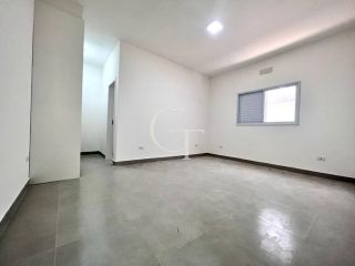 Casa térrea com três suítes e quintal amplo para locação no Condomínio Garden Ville