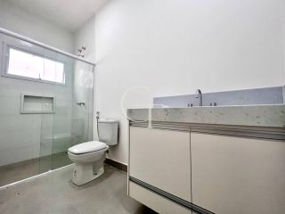 Casa térrea com três suítes e quintal amplo para locação no Condomínio Garden Ville