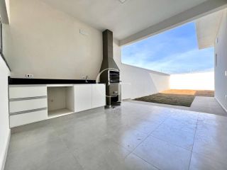 Casa térrea com três suítes e quintal amplo para locação no Condomínio Garden Ville